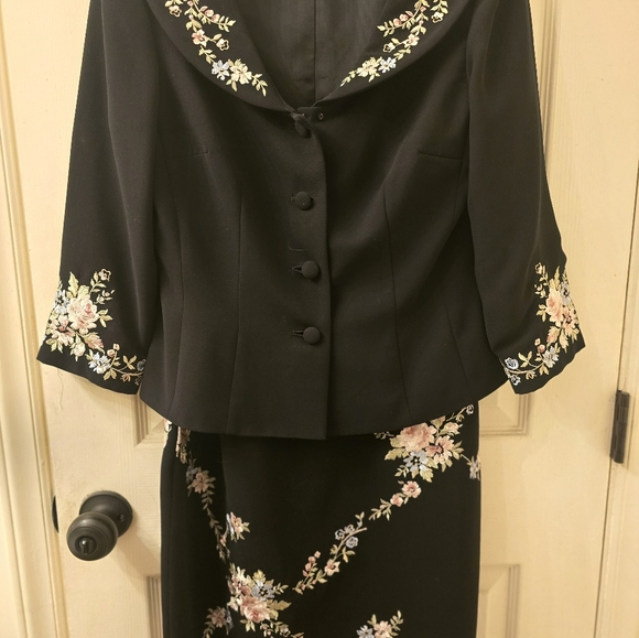 Maggy London Dresses & Skirts - Maggie L Evening size 6 suite